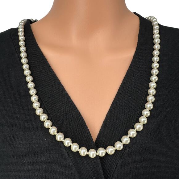 Vintage Faux Pearl Necklace 90s Retro Glam String of Pearls Elegant - Picture 1 of 4